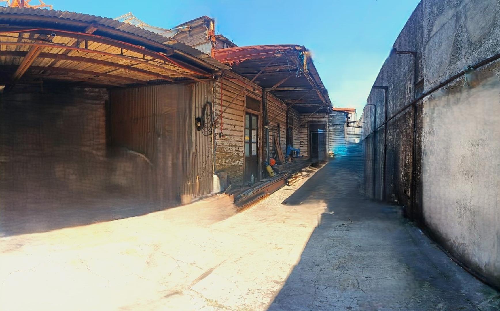 Lote con casa a la venta 240 M2 en Gerli