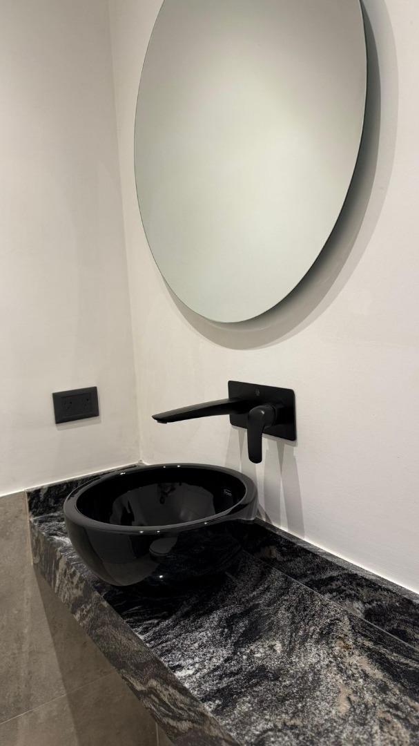 CASA EN VENTA EN BARRIO CON PORTÓN