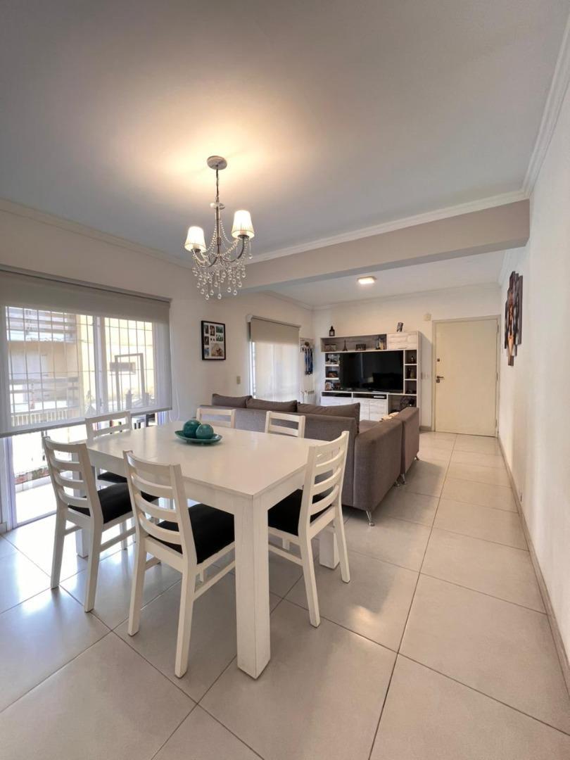 Antartida Argentina 3500, Piso 1