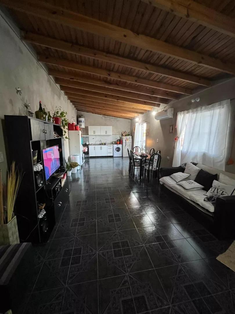 VENTA - CASA BLOCK 7 AMB - MULTIFAMILIAR- LOMAS DEL MIRADOR