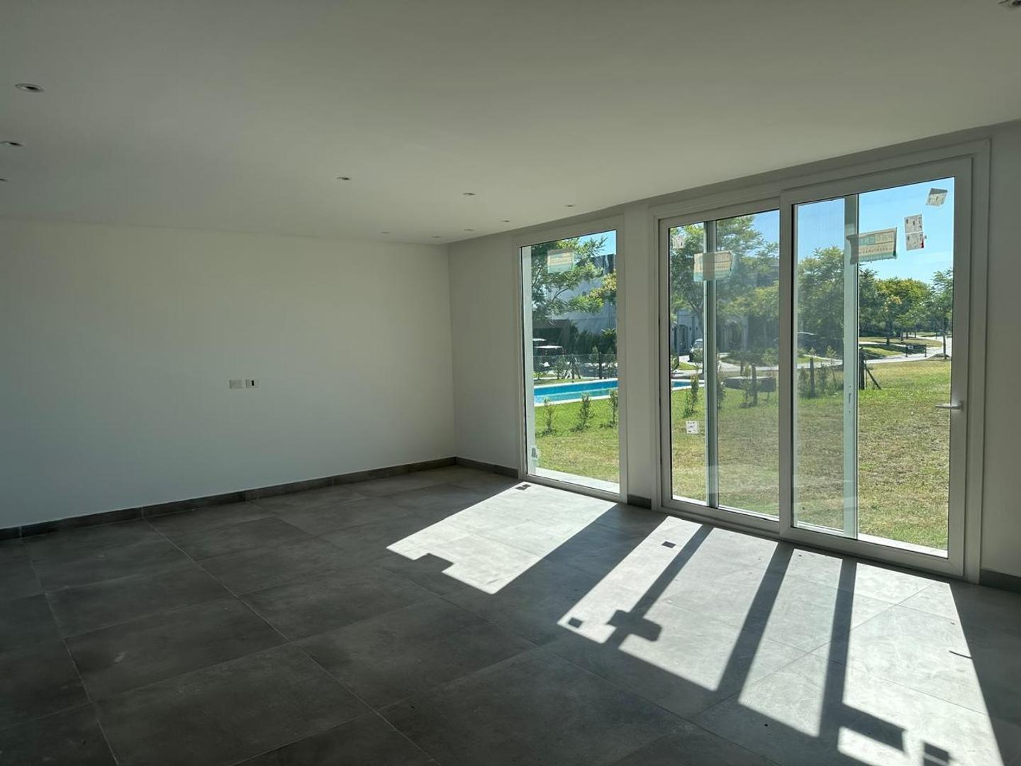 Casa 5 ambientes con 3 baños