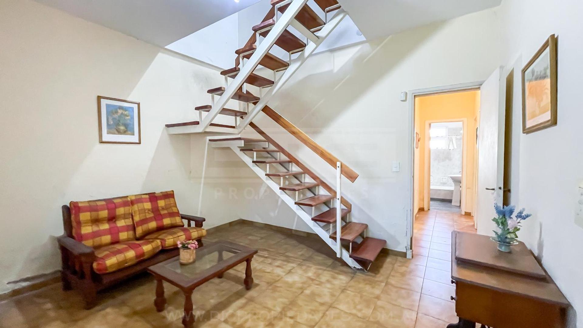 Diaz Velez  al 3100, entre Uzal y F. J. Sarmiento