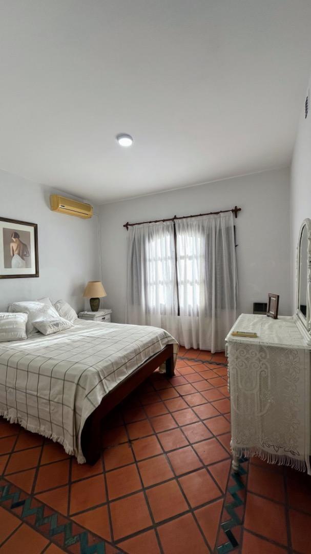 Casa en Venta con 6 cocheras