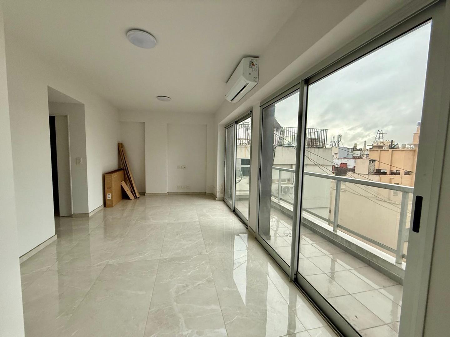 Alquiler 3 ambientes semi amoblado -Apto profesional.