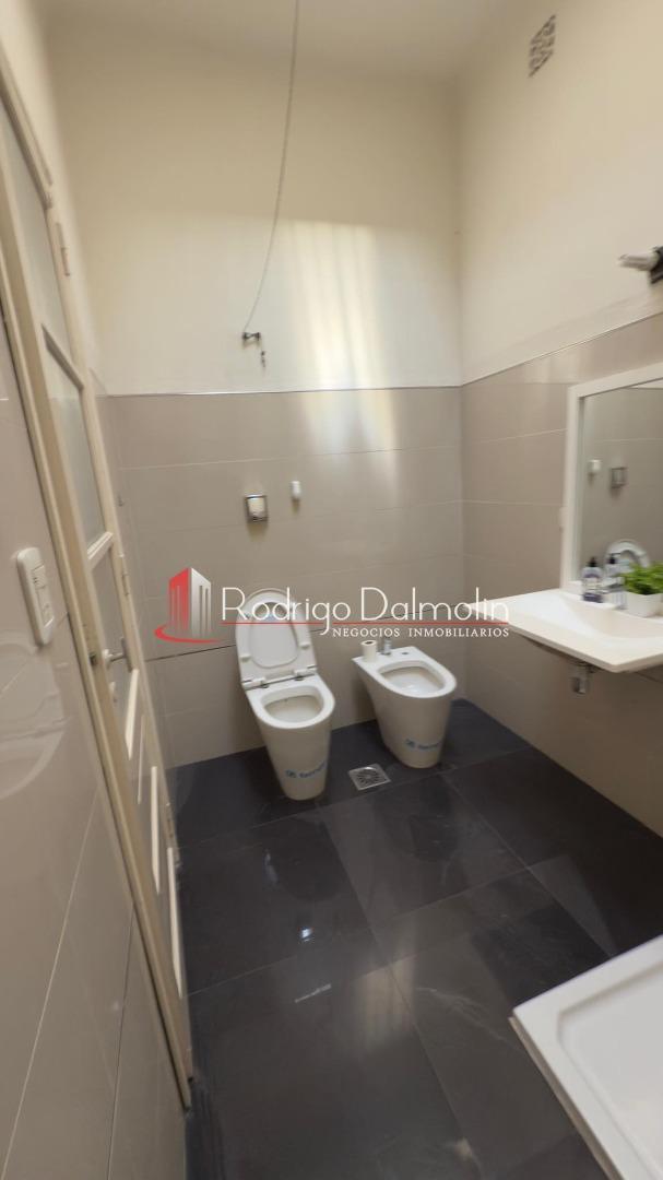 VENDO. Casa con Local Céntrico. Concordia, ER.-