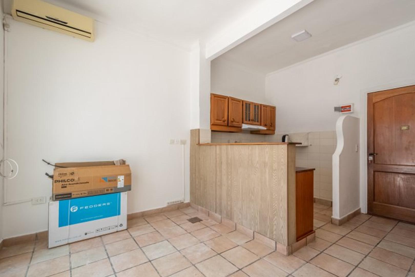 PH. 3 ambientes. Terraza con parrilla. Patio. 1° piso por escalera