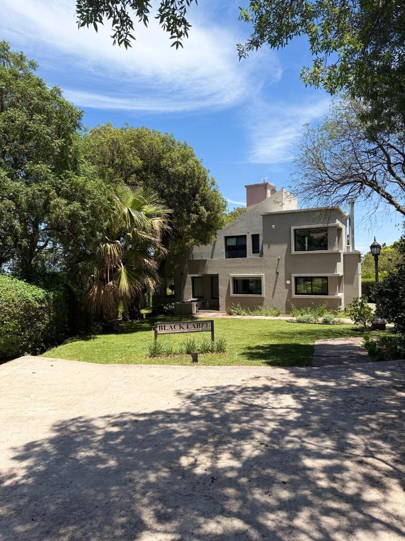 Casa Black Label en Country Chumamaya capacidad 4 personas