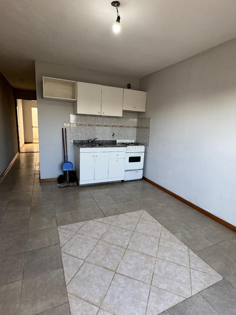 DEPARTAMENTO AL FRENTE EN VENTA CON BALCON - MORÓN