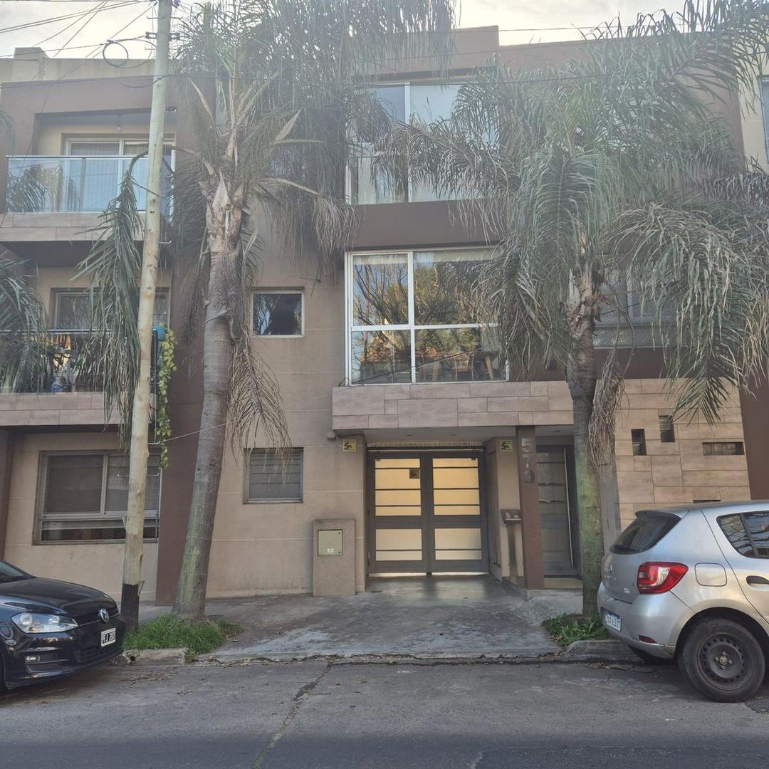 VENTA EXCELENTE ESTADO LUMINOSO DEPTO 3 AMB BERNAL