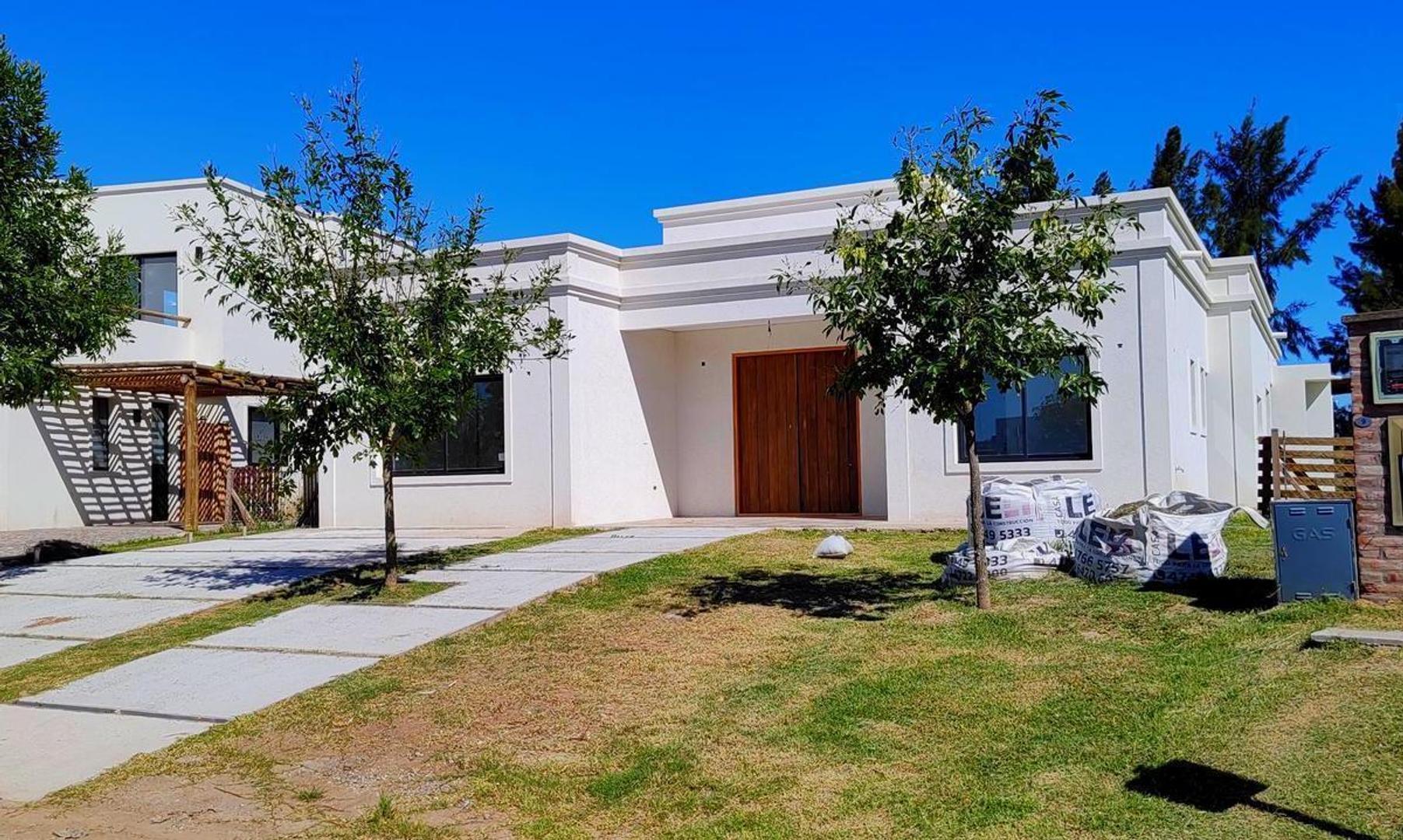 Casa en venta o alquiler a estrenar El Naudir