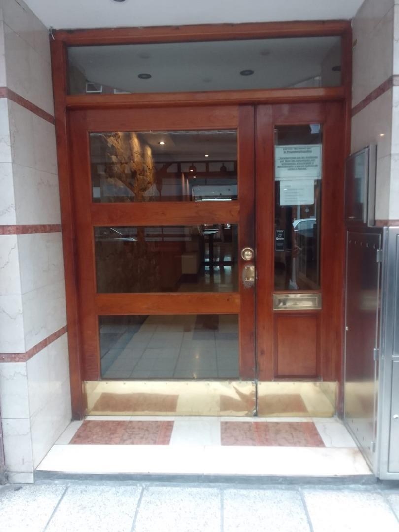 VENTA DEPARTAMENTO 3 AMB + DEPENDENCIA DE SERVICIO!