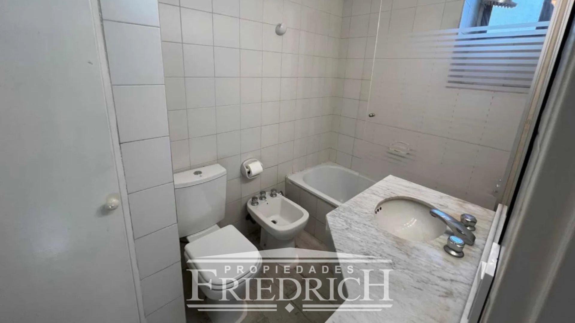 Casa 3 ambientes con 2 baños