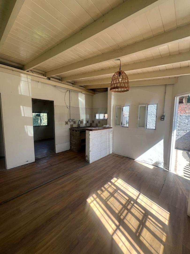 Casa 4 ambientes con 1 baño
