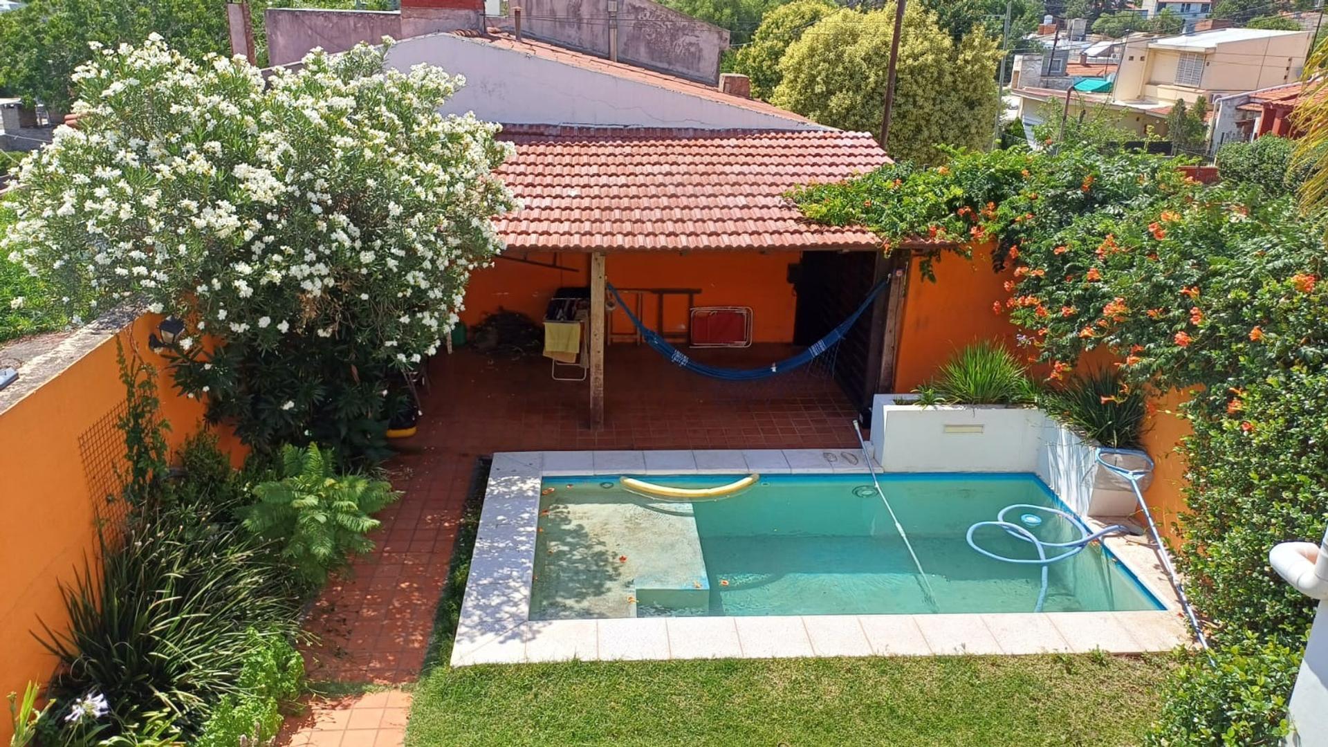 OPORTUNIDAD CASA CON PISCINA MAS DEPARTAMENTO