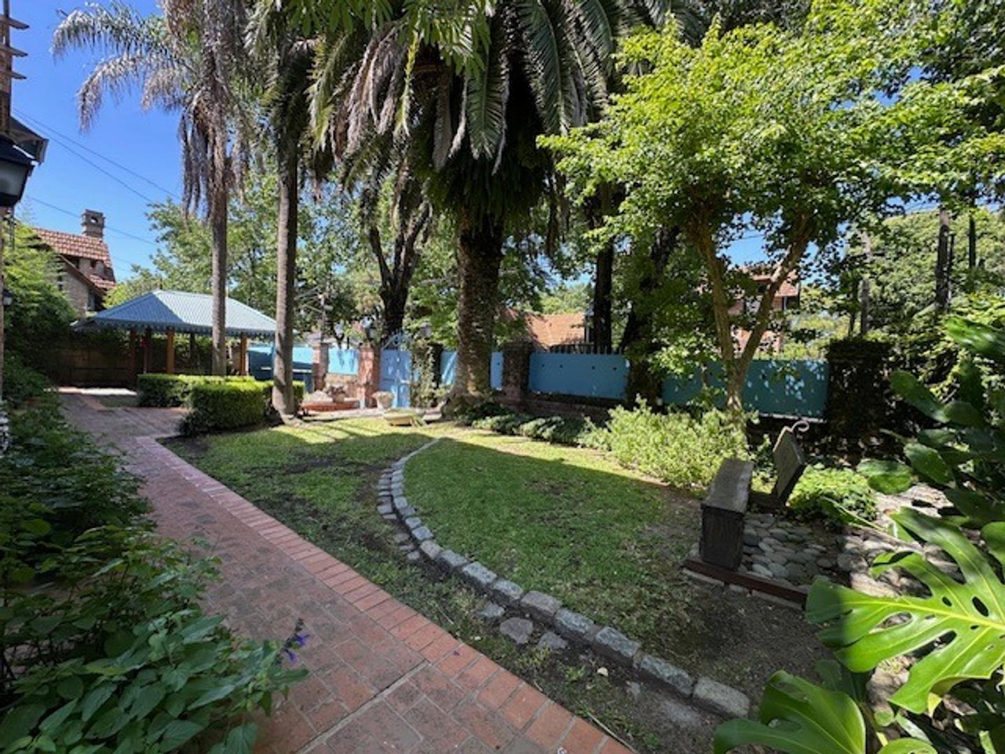 Casa 5 ambientes con 4 baños