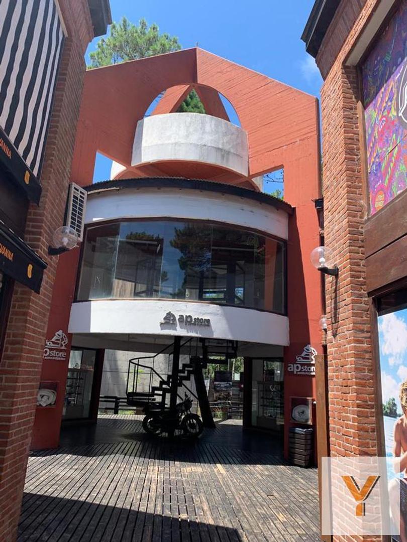 Local en venta - 2 baños - 90mts2 - Carilo