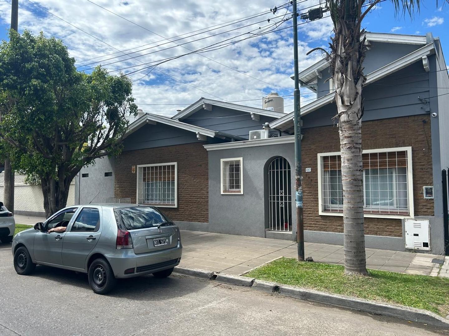 Chalet 5 Ambientes en zona residencial.