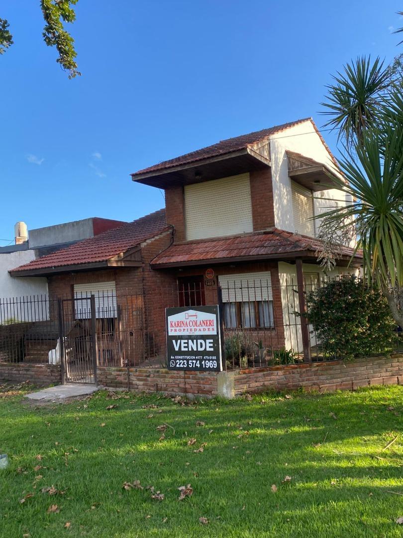 CASA DE CUATRO AMBIENTES CON PILETA Y QUINCHO