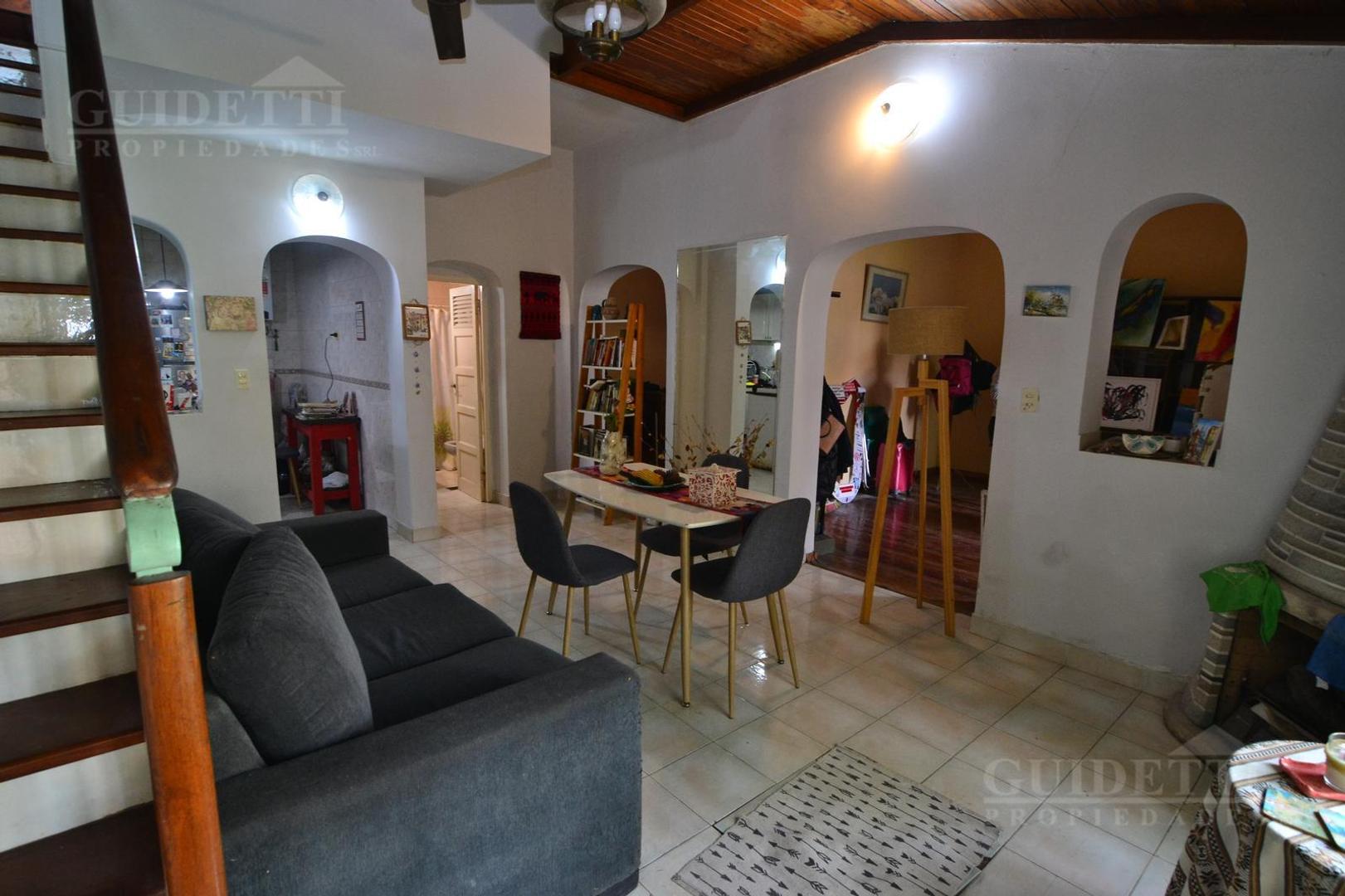 Casa 5 ambientes con 2 baños