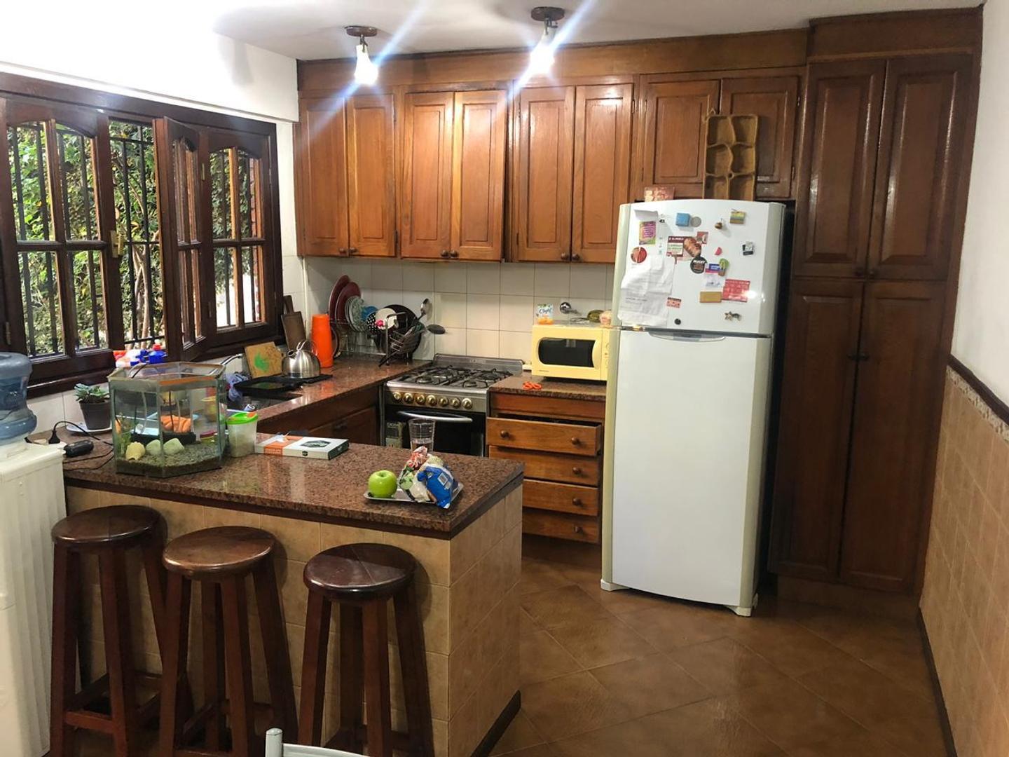 Casa 5 ambientes con 2 baños