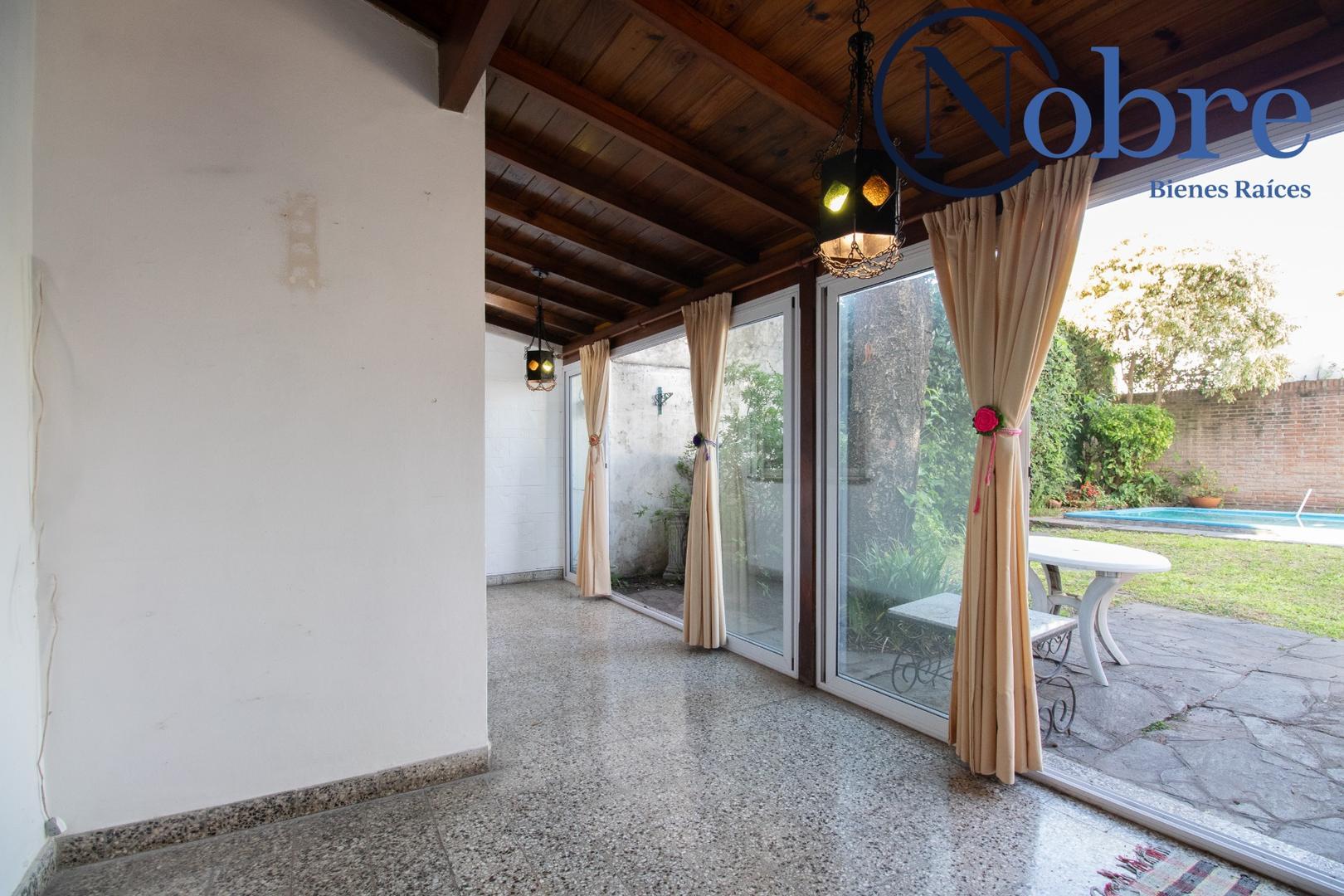 Casa 4 ambientes con 2 baños