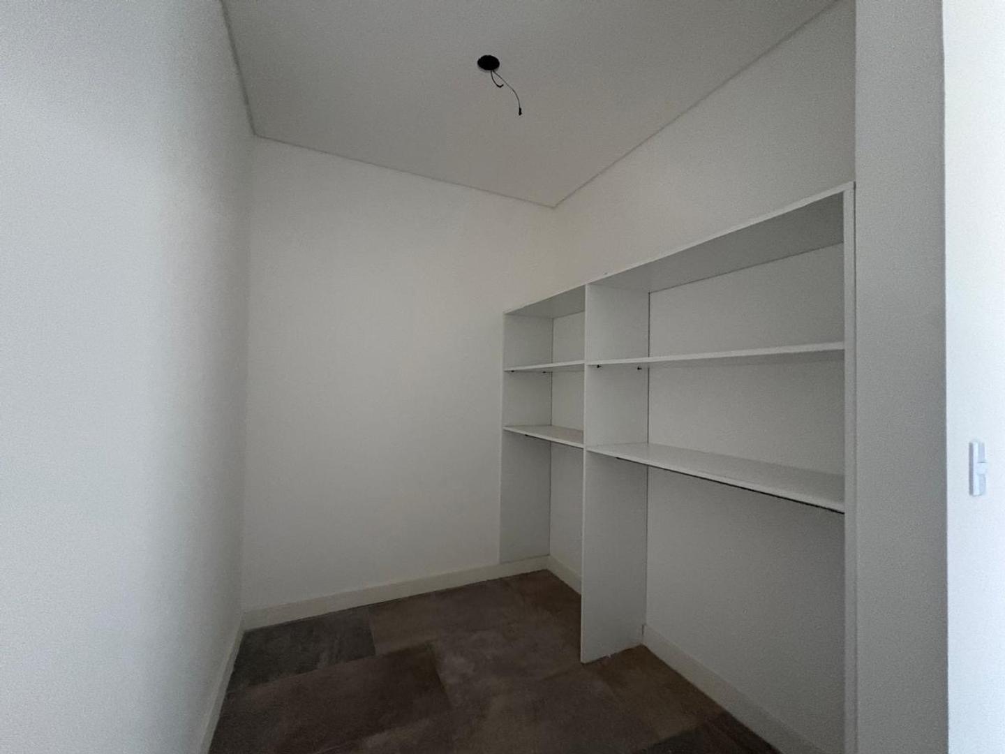 Zarate Chico , Piso 4