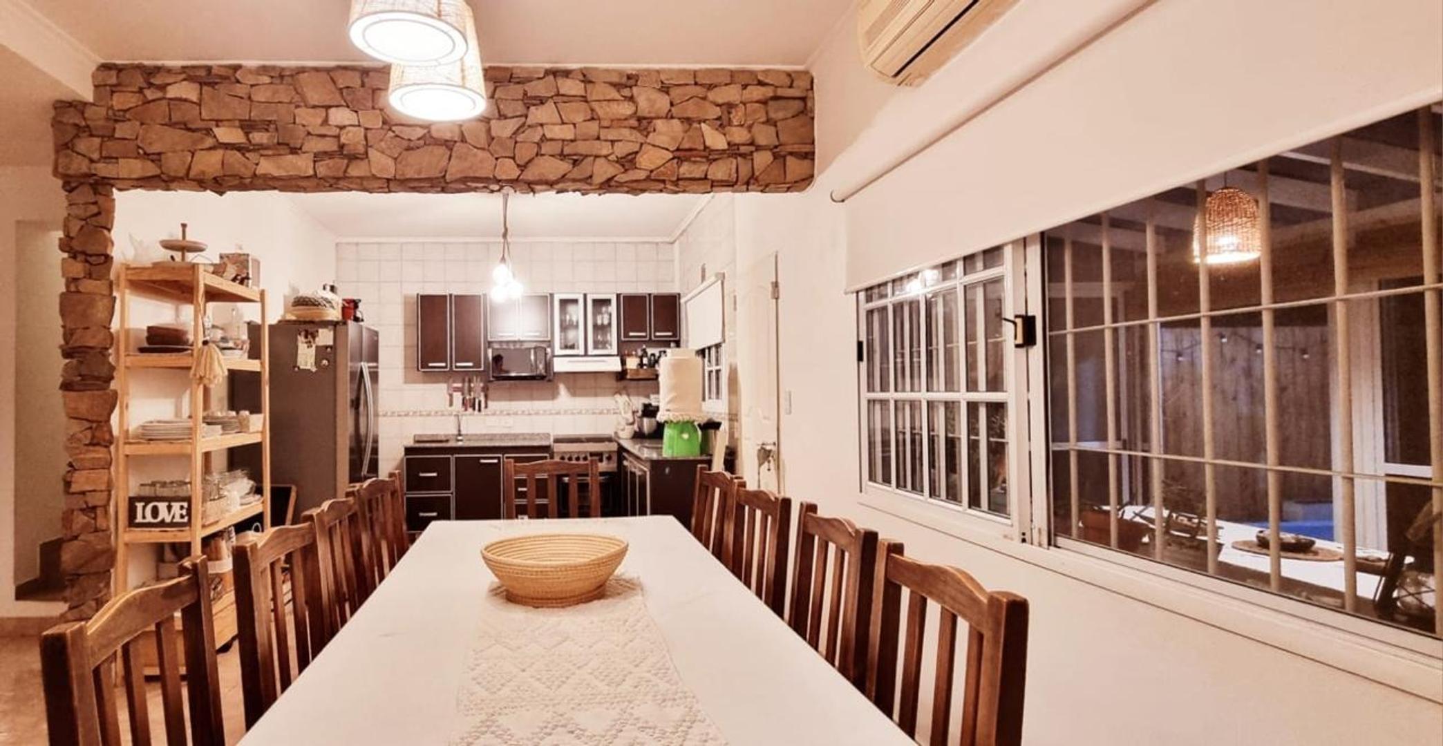 Casa 4 ambientes con 2 baños