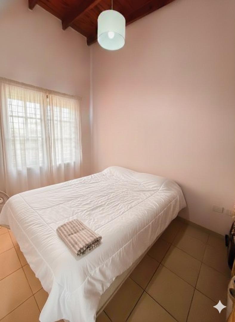 Casa en Alquiler con 3 cocheras