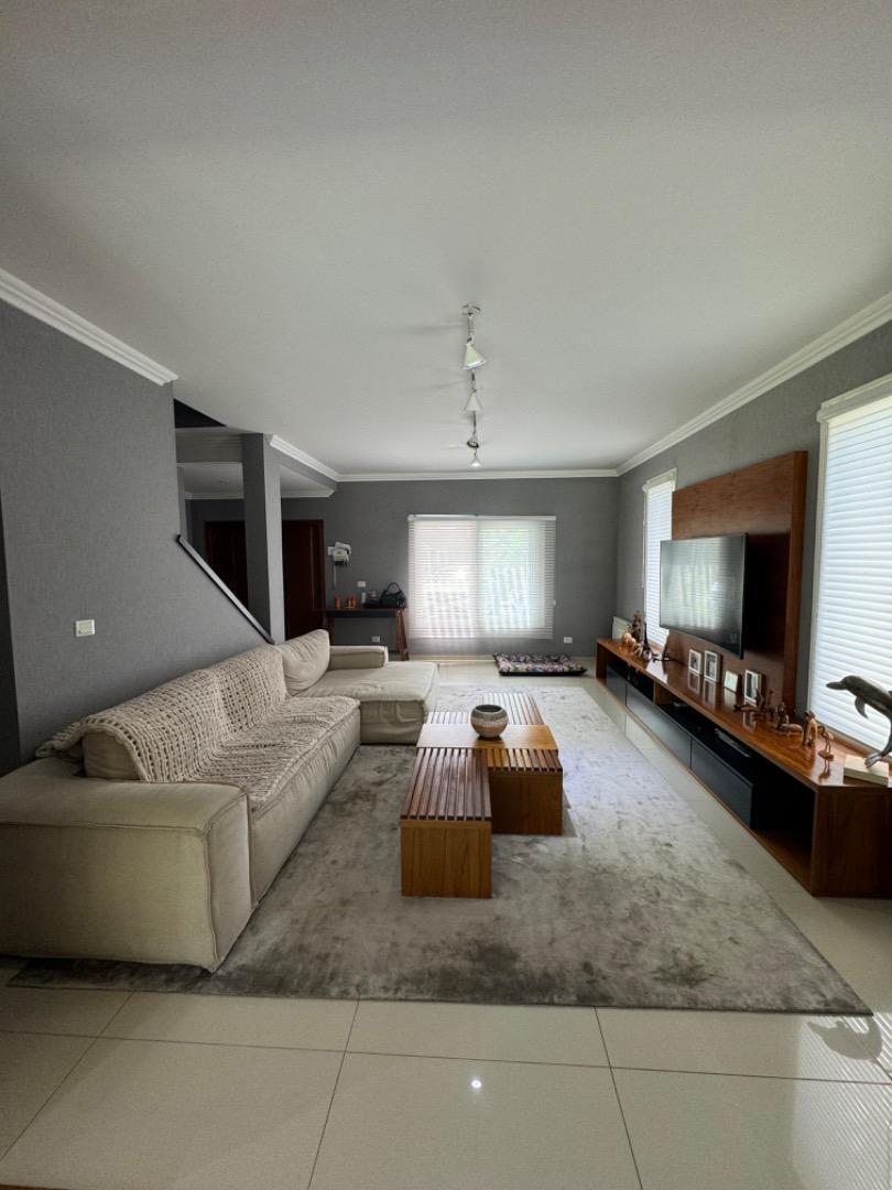 Casa 4 ambientes con 5 baños