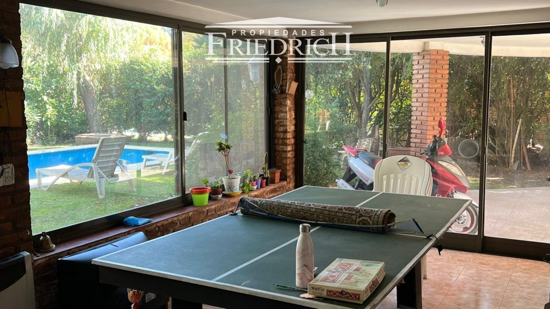 Casa 6 ambientes con 4 baños