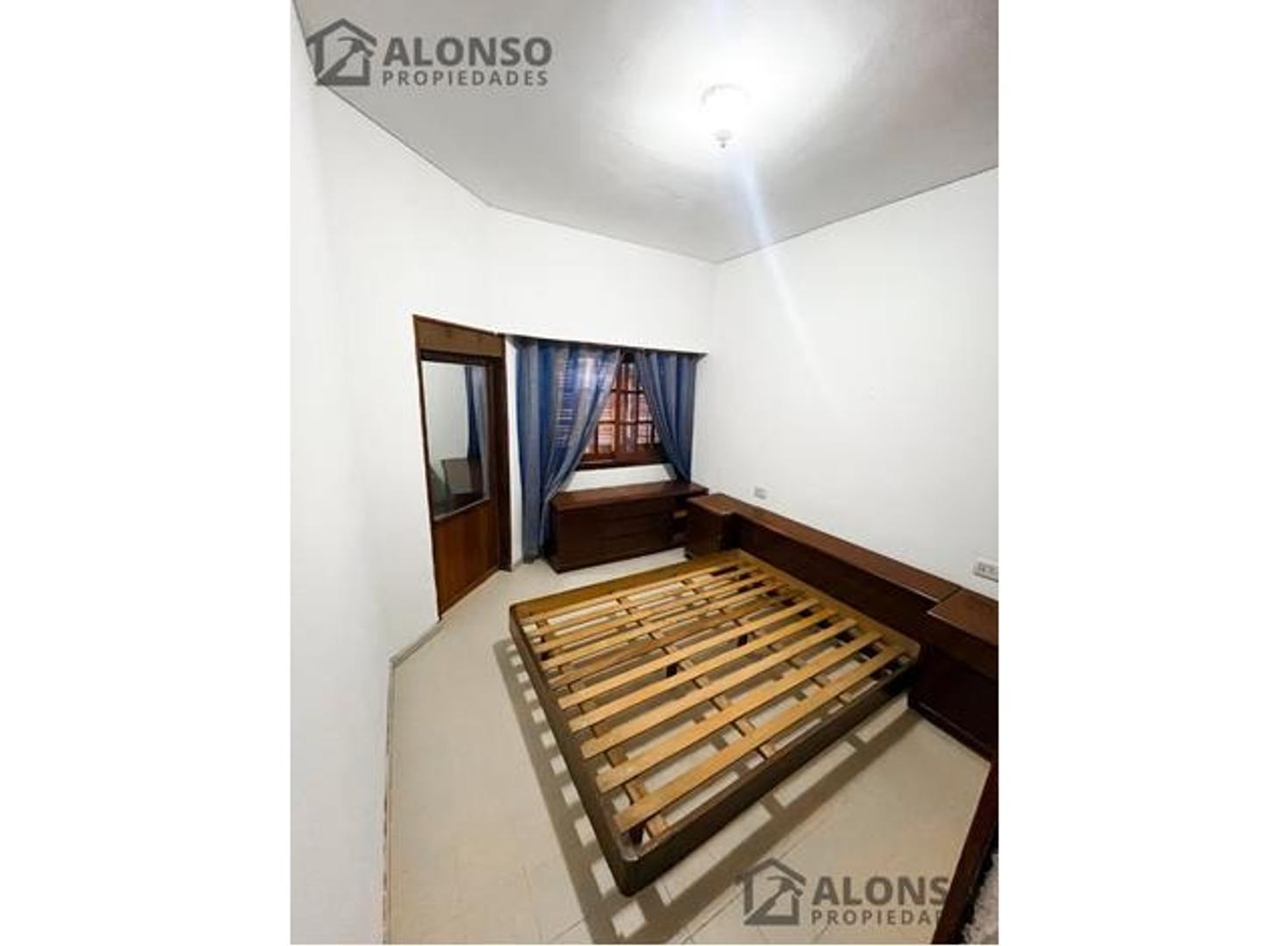 CASA 3 AMBIENTES CON PATIO EN ALQUILER EN LANÚS