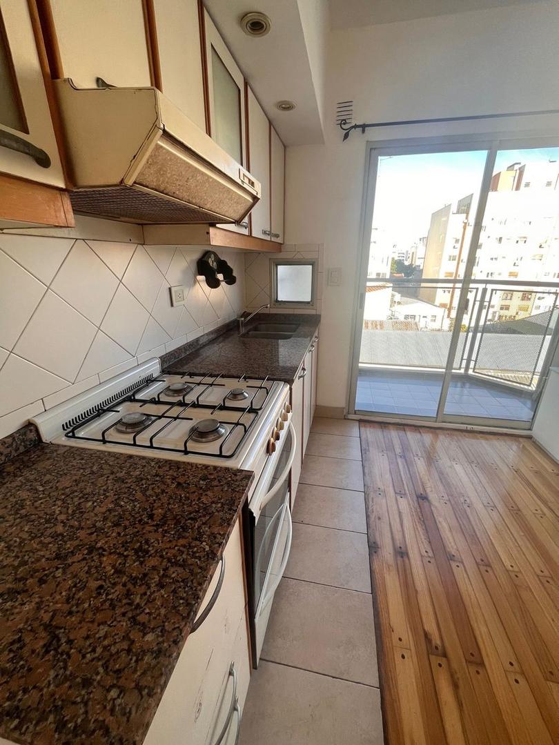 Alquiler Semipiso en Dúplex con cochera. Luminoso