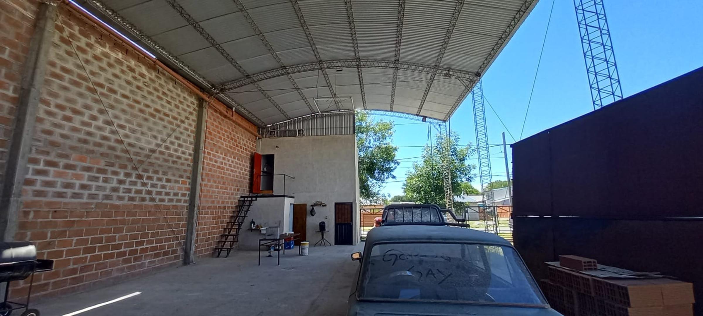 Galpón en Venta en French al 1500