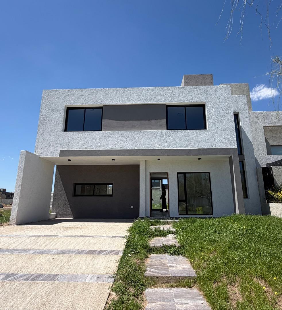 CASA EN DOCTA, ETAPA 2, 3 DORM. Y PILETA