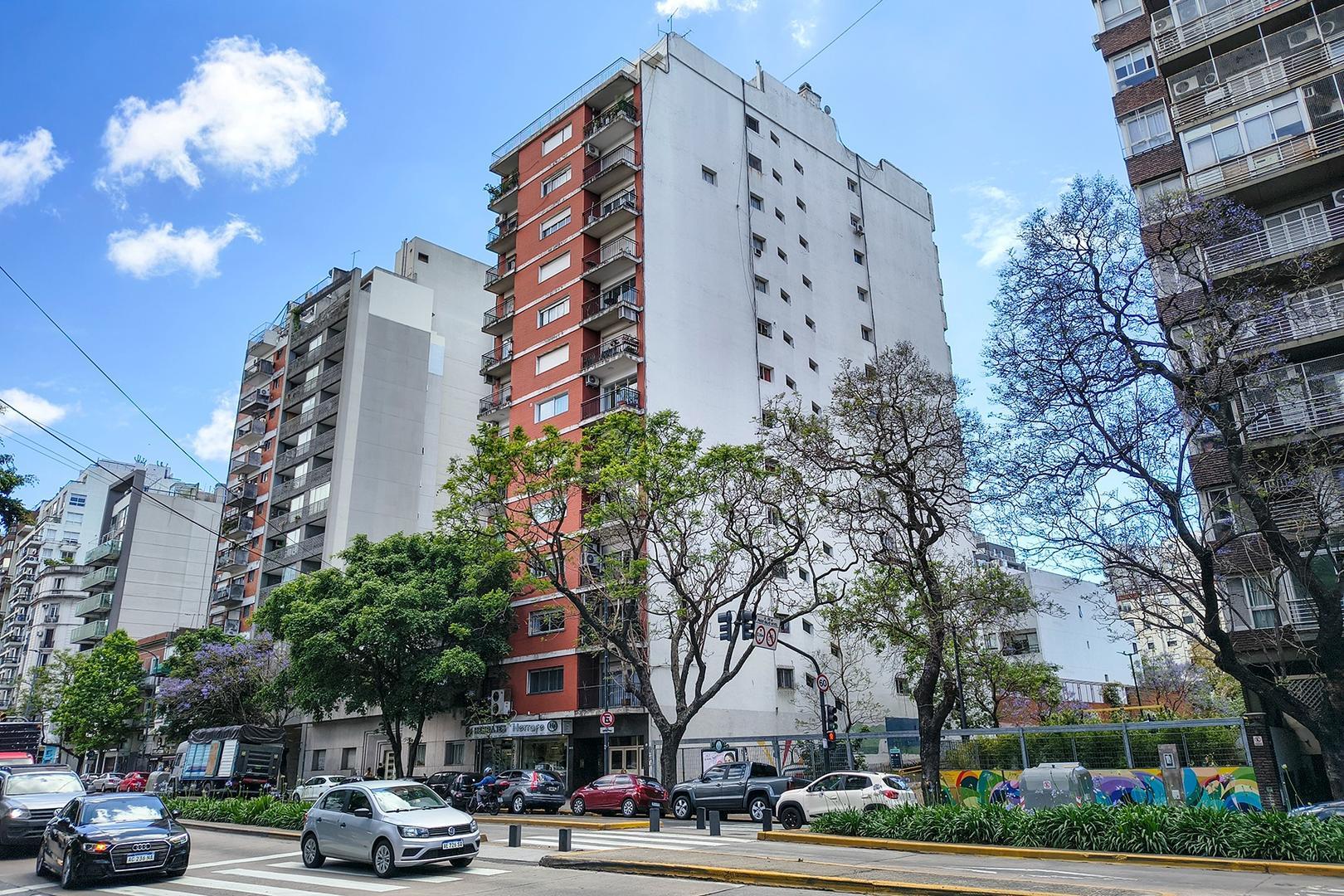 SEMIPISO DE CINCO AMBIENTES CON DEPEND y GUARDACOCHE