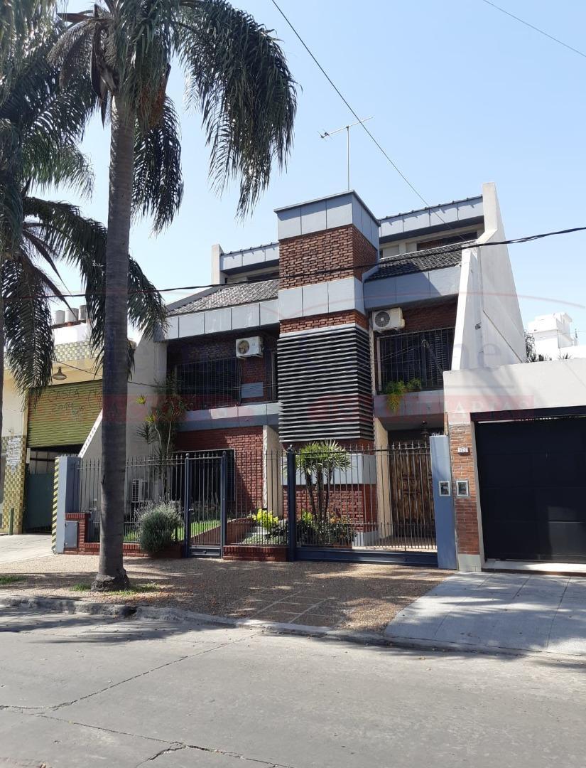 CASA 7 AMBIENTES EN EXCELENTE ESTADO EN LOMAS DEL MIRADOR