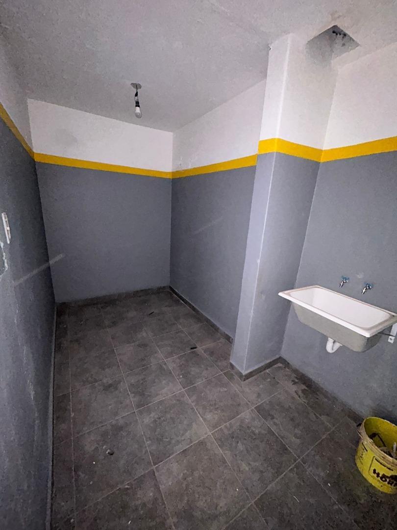 Galpon en Venta en Valentin Alsina, USD 485.000