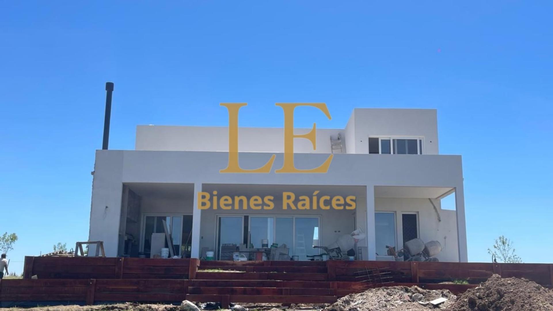 Casa en Venta con 5 cocheras