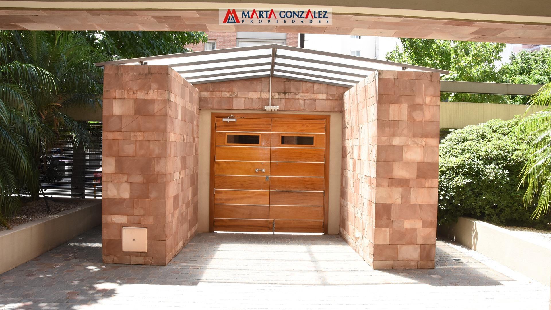 Avellaneda 300, Piso 1