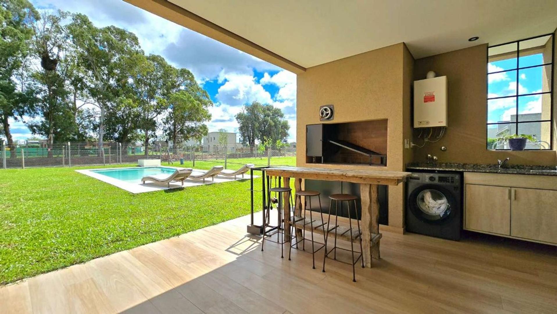 Casa 4 ambientes con 2 baños