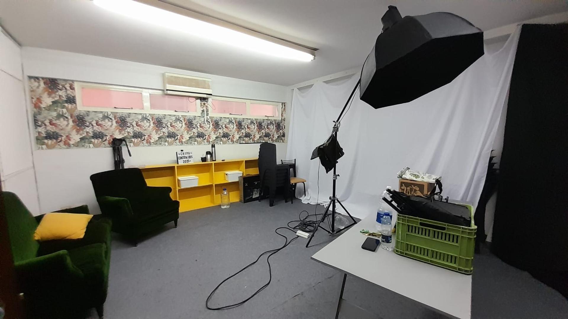 Alquiler. Oficina/Consultorio/Depósito. Alvear y Talcahuano.