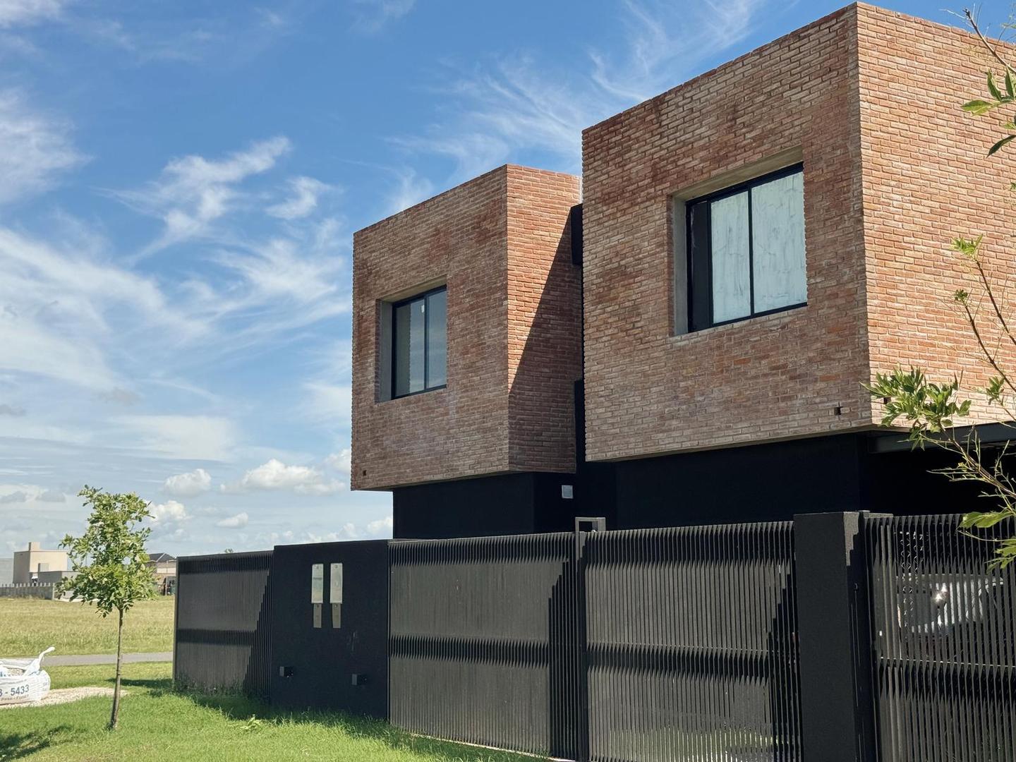 Casa de 2 dormitorios A ESTRENAR en Funes Norte