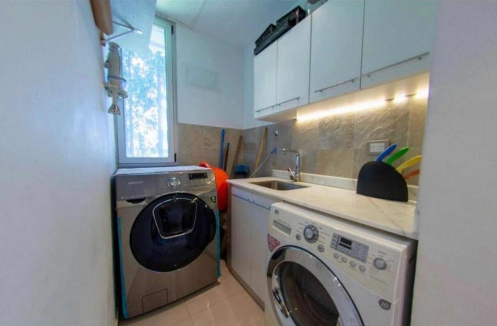 Casa en Venta con 5 cocheras