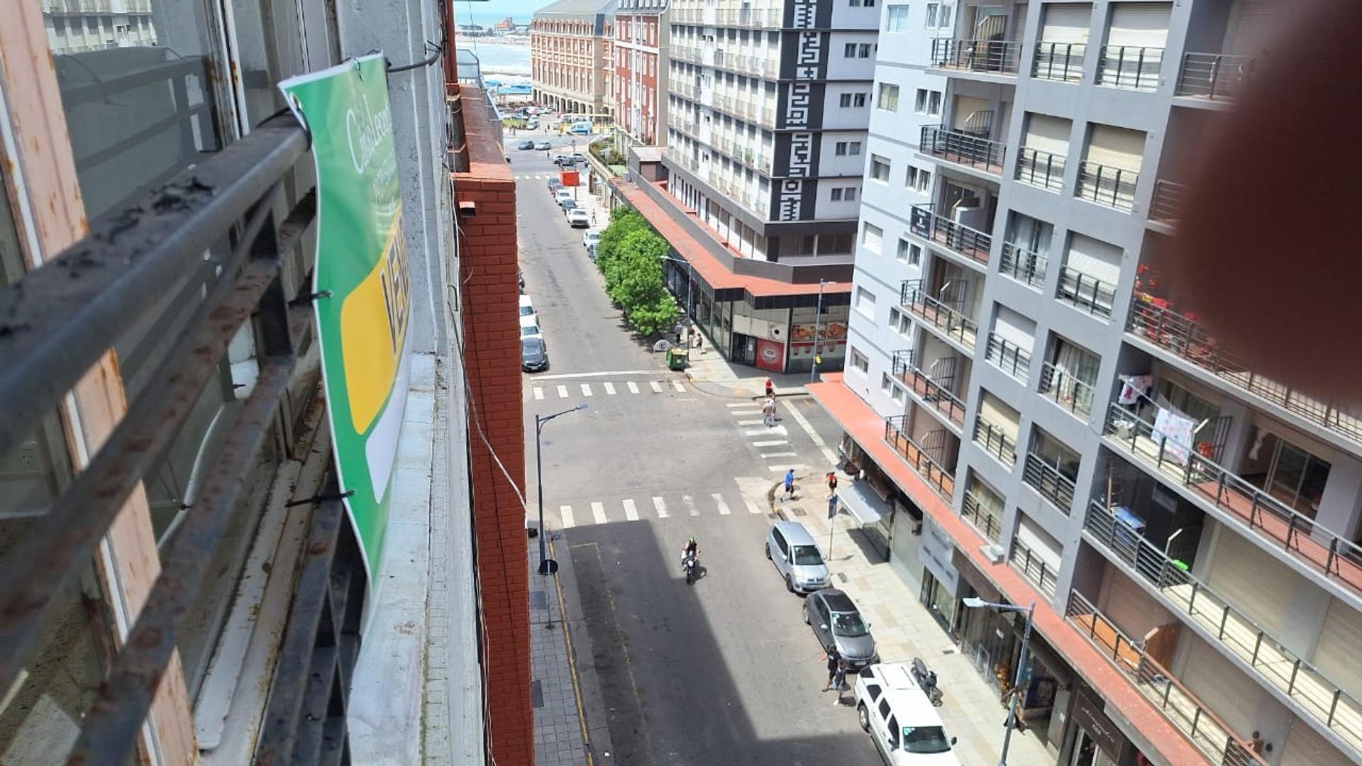 OPORTUNIDAD   AMPLIO AMBIENTE A LA CALLE CON BALCON FRANCES