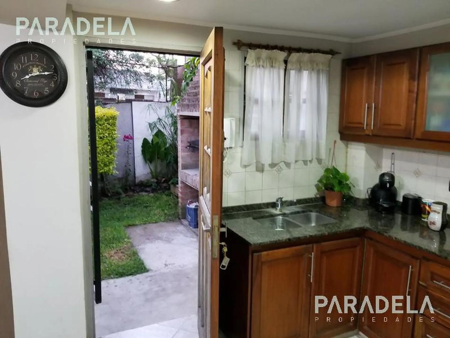 Casa en Venta con 1 cochera