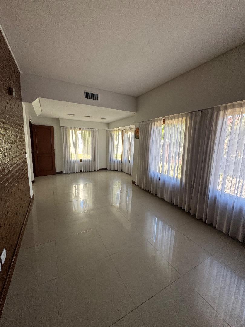 Casa 7 ambientes con 6 baños