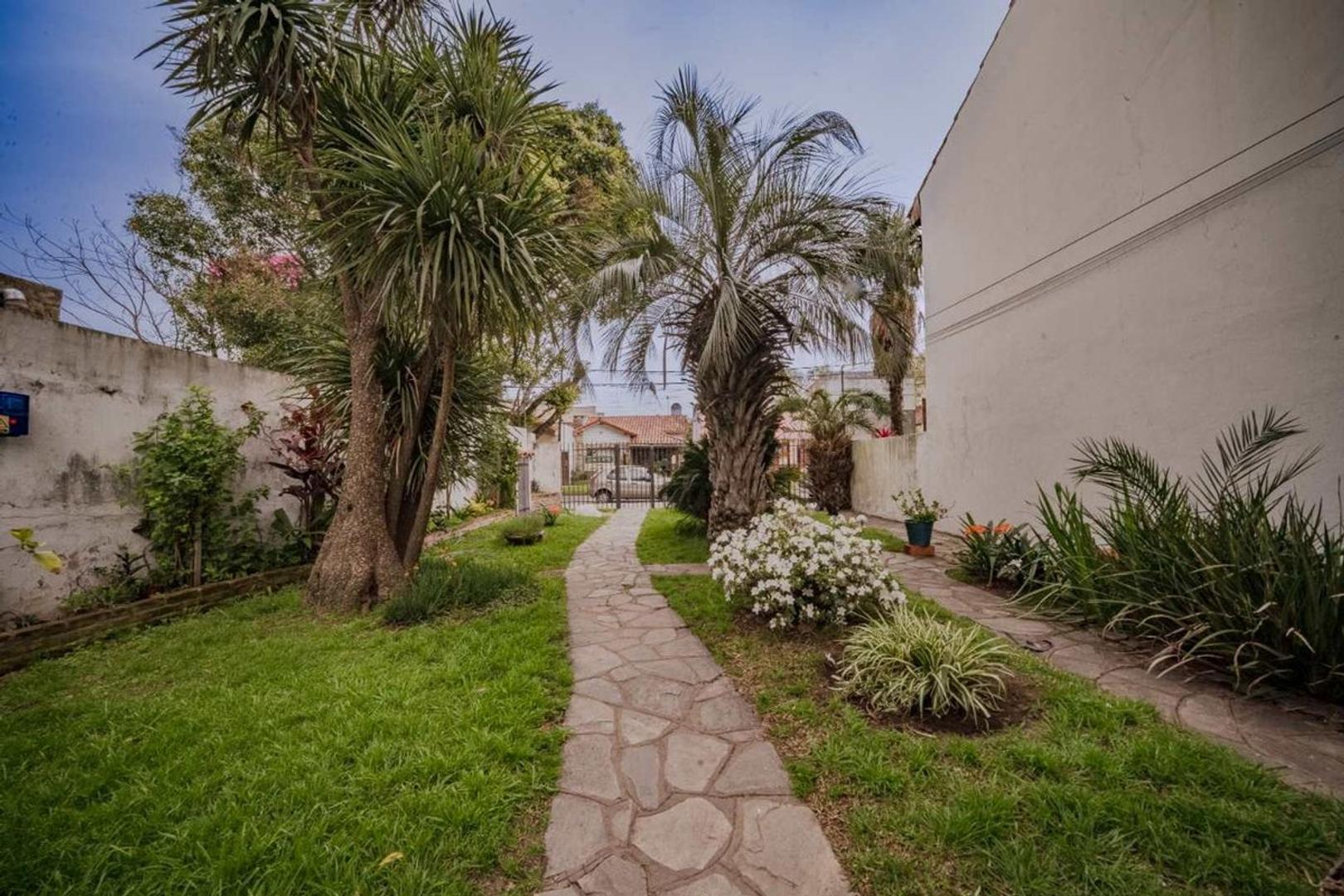 VENTA CASA OLIVOS 3 AMBIENTES - PERMUTA