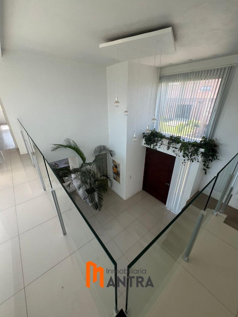 Casa de Categoría en Venta, Santiina Norte - Valle Escondido