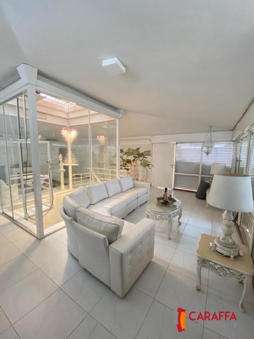 PARQUE CHACABUCO - HERMOSA CASA DE CATEGORIA - PISCINA