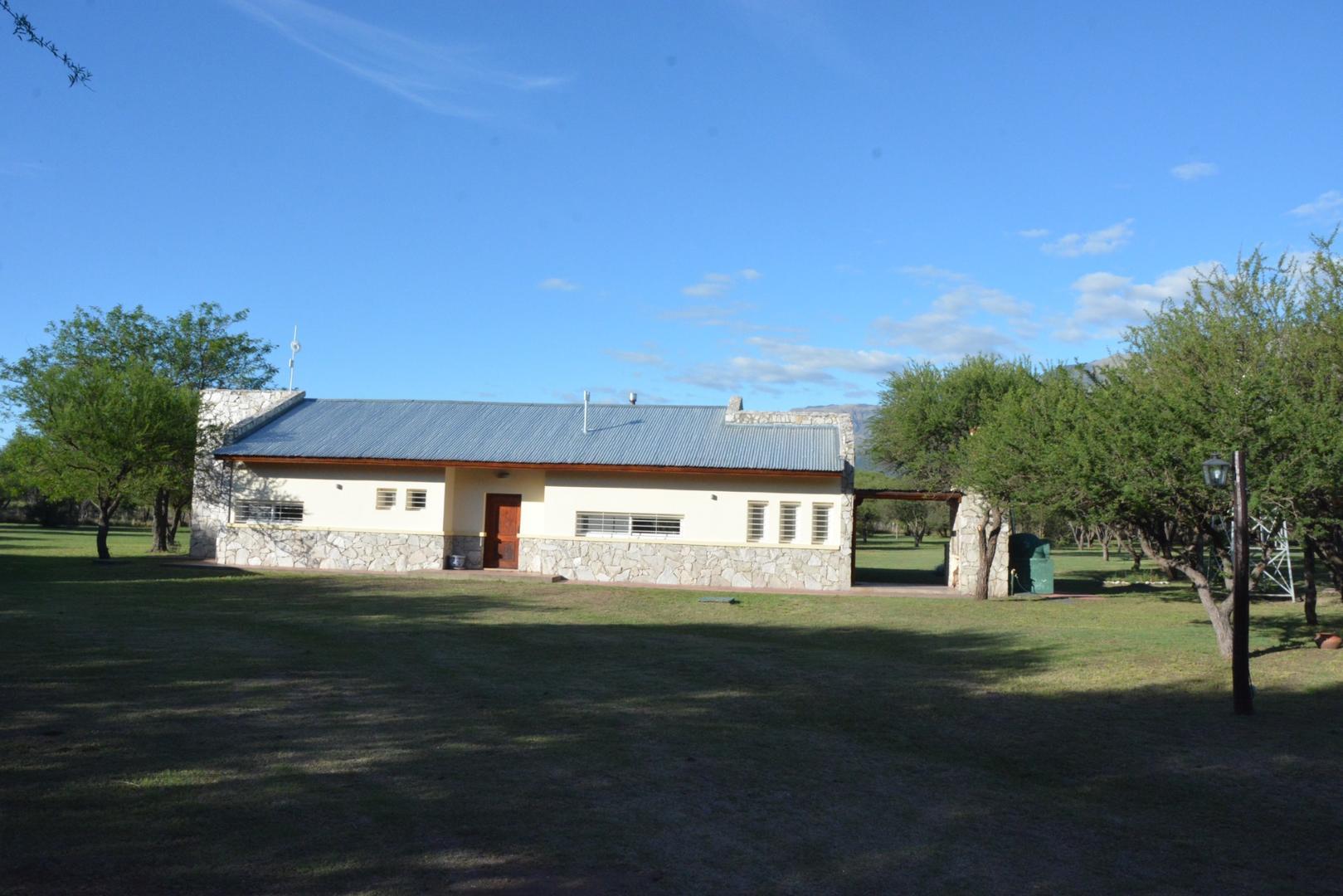 Casa en Venta con 2 cocheras